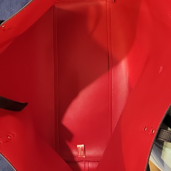 Victoria's Secret faux leather tote - Picture 3 of 4